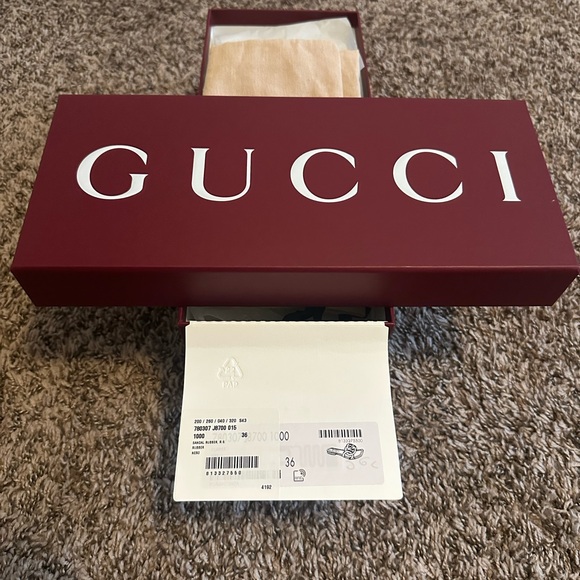 Gucci Women's Interlocking G slide sandal - Picture 4 of 4